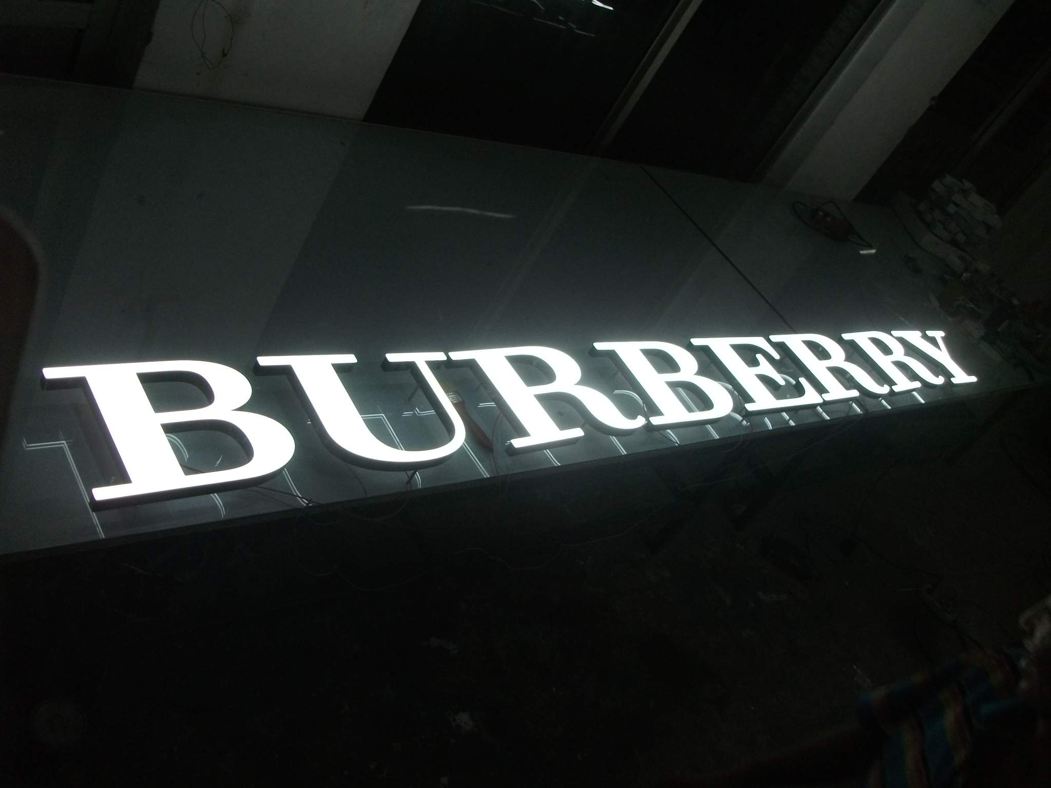 亞克力通體發(fā)光字