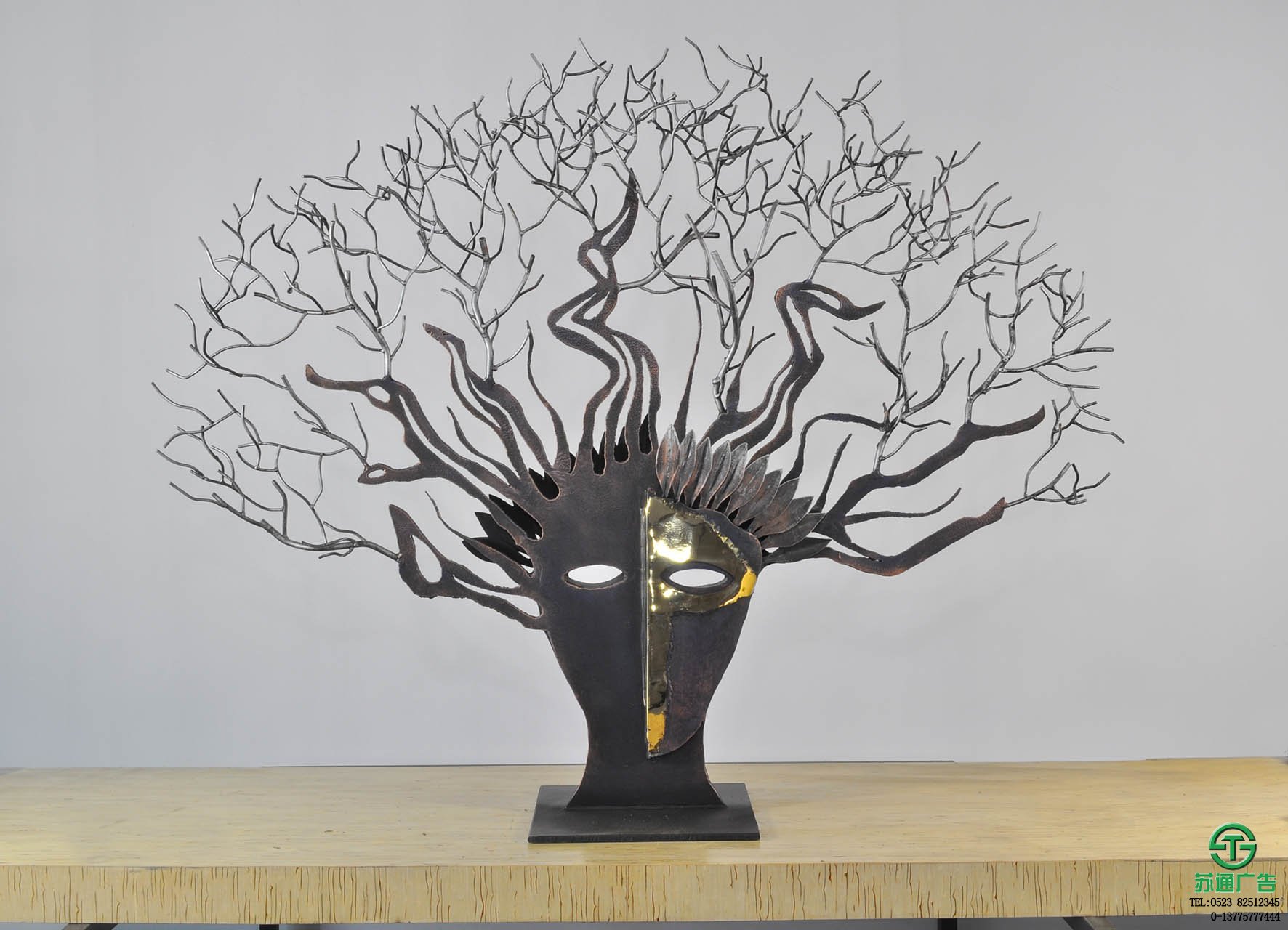 現代鐵藝雕塑生產廠家選擇蘇通廣告 0523-82512345