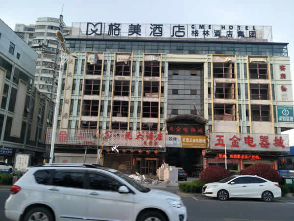 格美酒店樓頂招牌發(fā)光字制作安裝