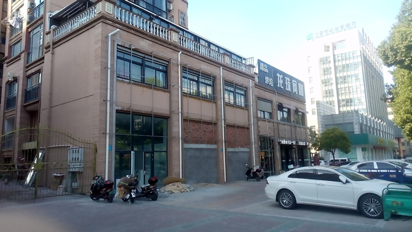 姜堰三水大道門頭招牌制作安裝進行中……