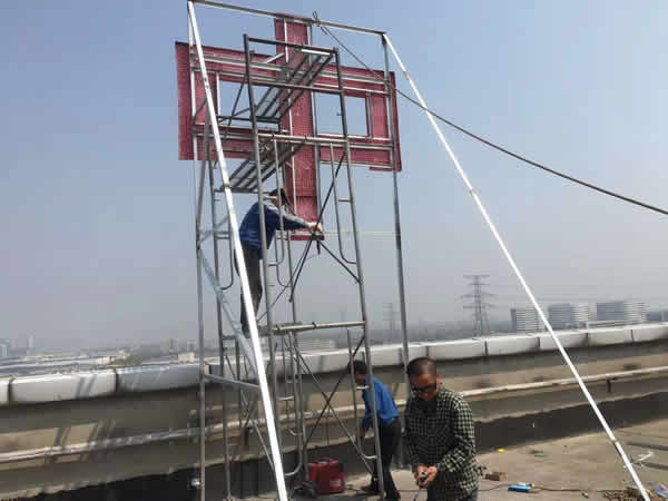 中鐵四局樓頂發光字制作安裝