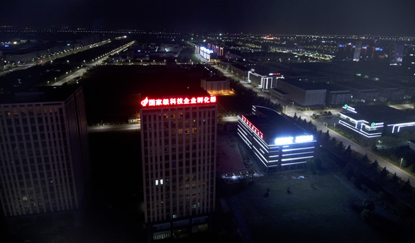 國家級科技企業(yè)孵化器樓頂發(fā)光字制作安裝