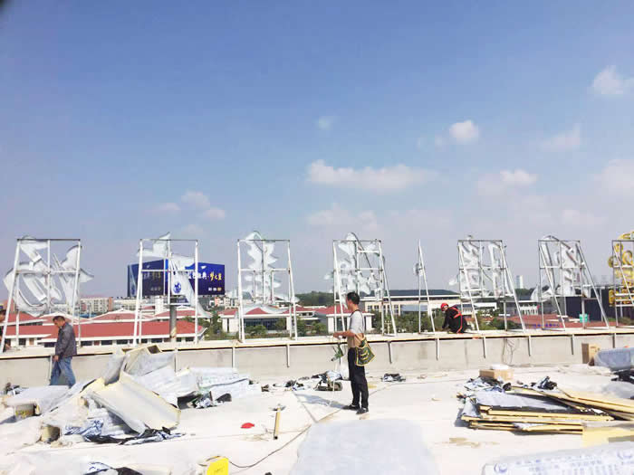 凰騰海姜廣場樓頂發光字制作安裝