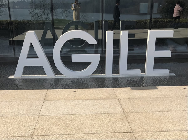 雅居樂·山湖城不銹鋼落地字制作安裝